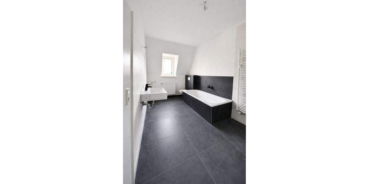 Etagenwohnung Meerane - 3 Zimmer, 71 m&sup2;, 560&euro; | Angebot:25755942