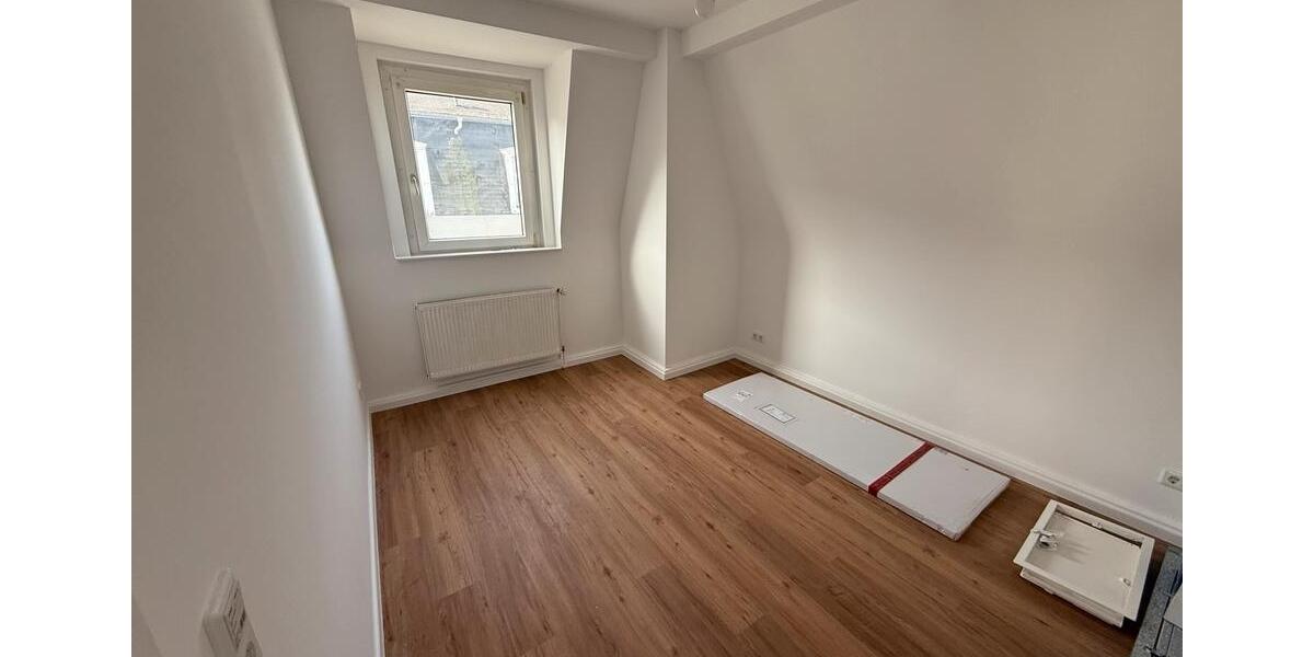 Dachgeschoßwohnung Wuppertal Arrenberg - 2 Zimmer, 62 m&sup2;, 685&euro; | Angebot:25850345