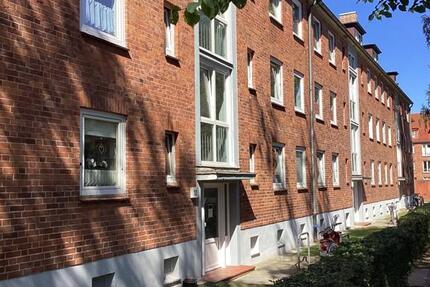 Auf gute Nachbarschaft: top sanierte 2,5-Zimmer-Wohnung mit Balkon, sofort anmietbar!