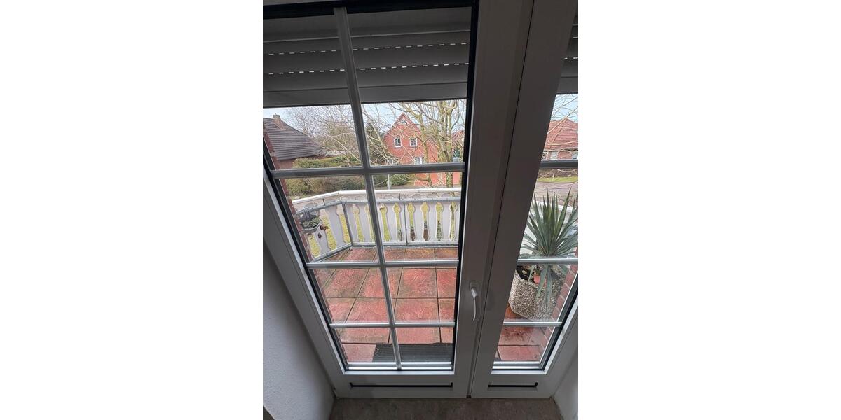 Dachgeschoßwohnung Hage - 3 Zimmer, 80 m&sup2;, 1.100&euro; | Angebot:25161225