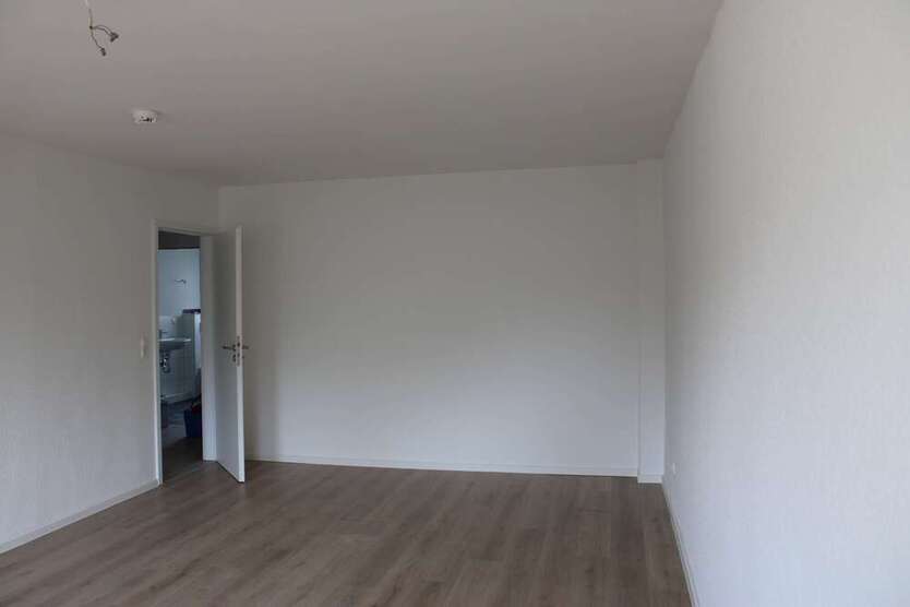 ruhige 4 Zimmer-Wohnung im Hinterhaus ***frisch renoviert*** mit Balkon