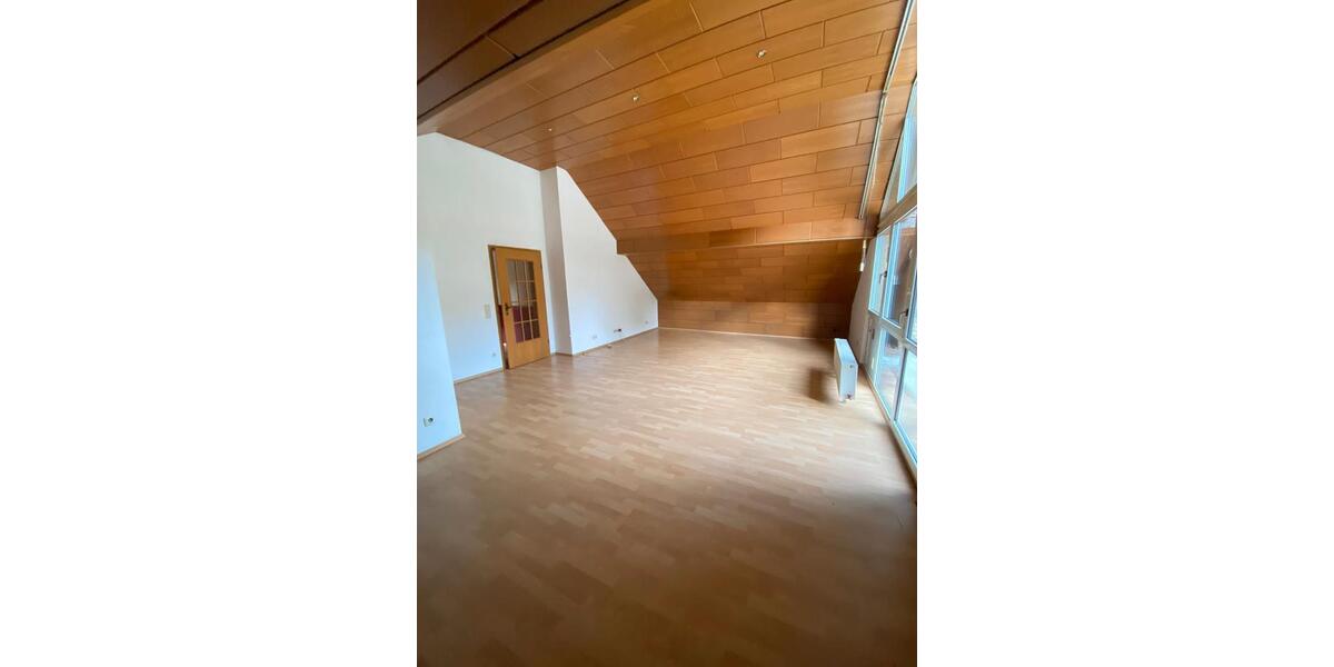 Dachgeschoßwohnung Beverungen - 4 Zimmer, 180 m&sup2;, 900&euro; | Angebot:26491222