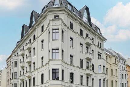 Möbliert: Eleganz trifft Geschichte - Stilvolle AltbauWohnung im Herzen Berlins