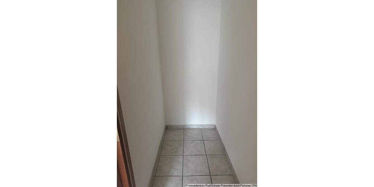 Erdgeschoßwohnung Deggendorf - 3.5 Zimmer, 91 m&sup2;, 790&euro; | Angebot:26548873