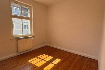 Wohnung Güstrow - 2 Zimmer, 48 m&sup2;, 400&euro; | Angebot:26426130