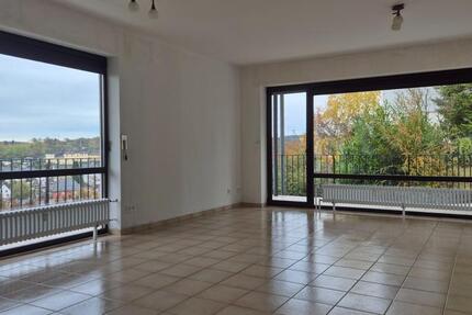 Renovierte Erdgeschosswohnung, ca. 101m² in Daun zimmer