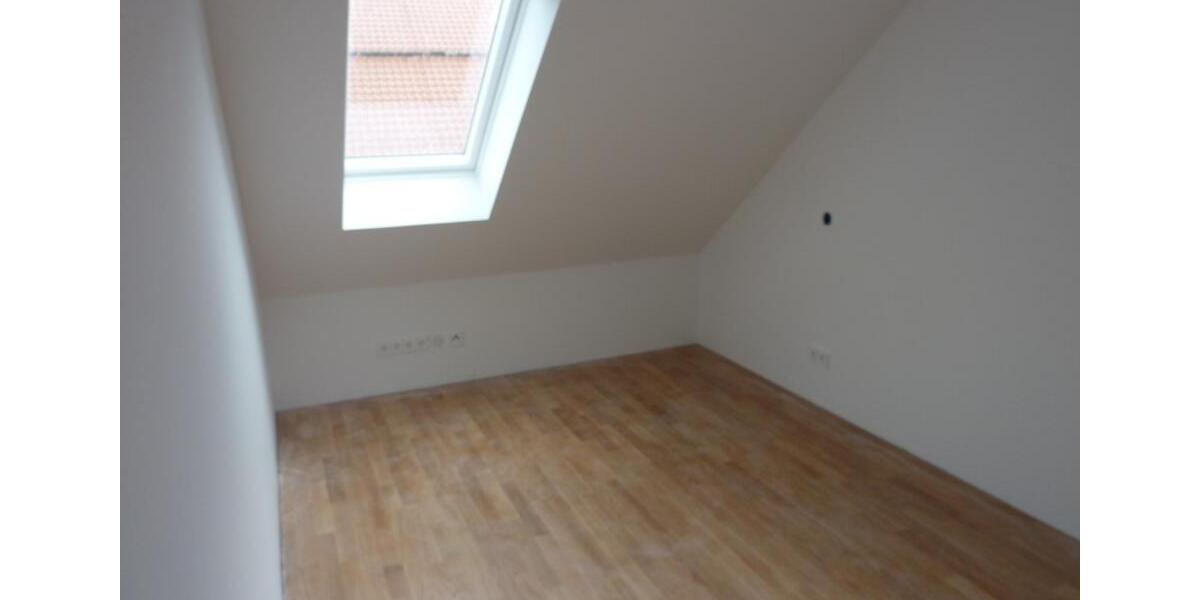 Dachgeschoßwohnung Unterhaching - 3 Zimmer, 74 m&sup2;, 1.380&euro; | Angebot:25416875