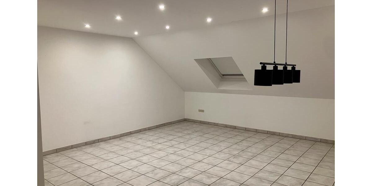 Dachgeschoßwohnung Delbrück - 3 Zimmer, 100 m&sup2;, 770&euro; | Angebot:25404249