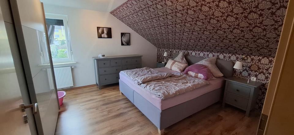 Dachgeschoßwohnung Lohfelden - 3 Zimmer, 85 m&sup2;, 850&euro; | Angebot:26256111