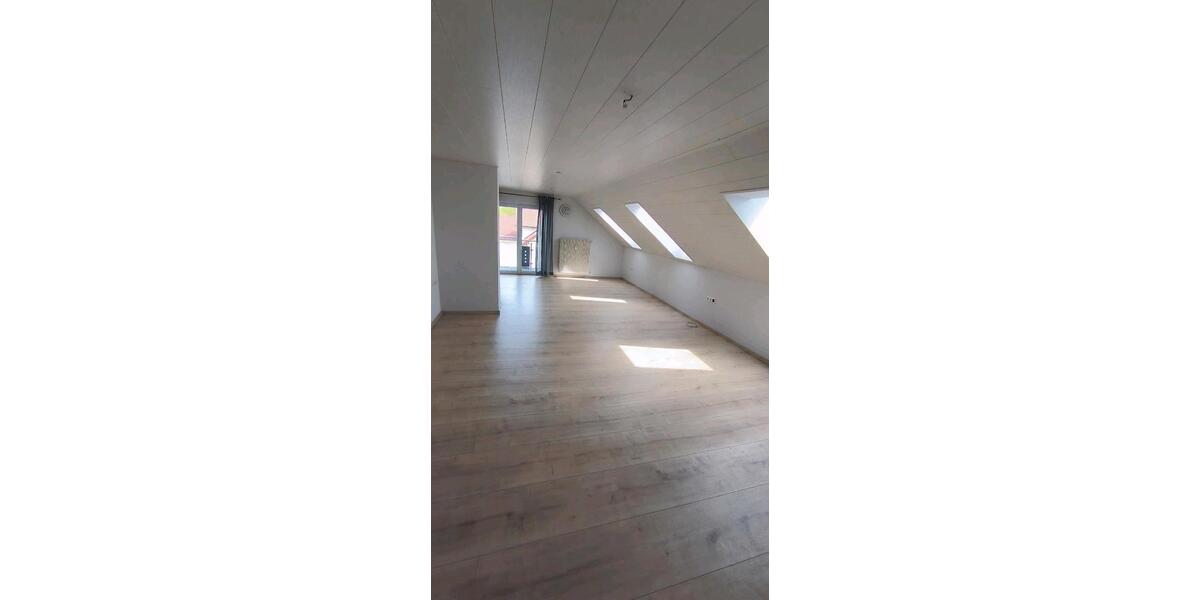 Dachgeschoßwohnung Burglauer - 3 Zimmer, 90 m&sup2;, 650&euro; | Angebot:26327217