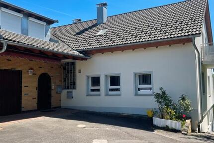 Haus Empfingen - 8 Zimmer, 190 m&sup2;, 1.350&euro; | Angebot:26551977