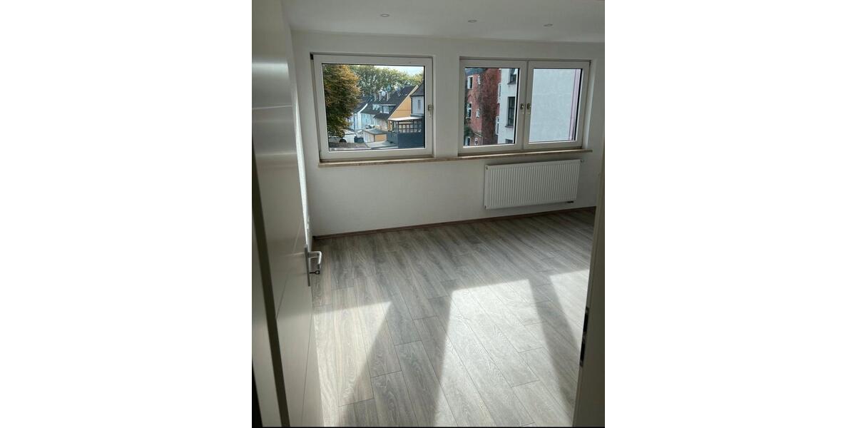 Kernsanierte Mietwohnung auf 87m2 4,5 Zimmer im 3-Fam.Haus 4.5 zimmer