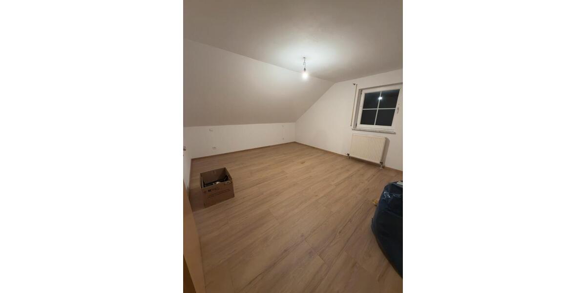 Dachgeschoßwohnung Vilshofen an der Donau - 3 Zimmer, 90 m&sup2;, 950&euro; | Angebot:25833070