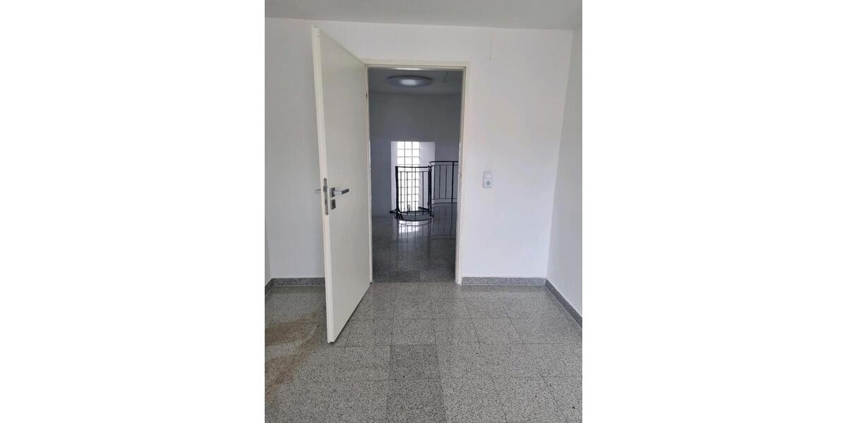 Dachgeschoßwohnung Worms - 3 Zimmer, 90 m&sup2;, 950&euro; | Angebot:26635122