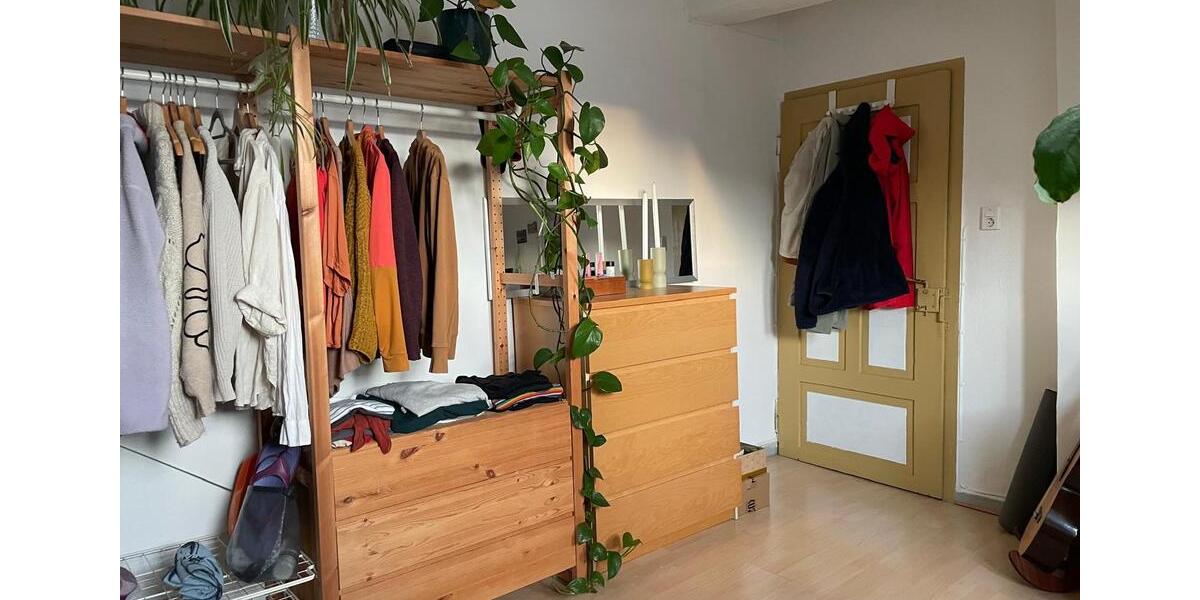 Dachgeschoßwohnung Marburg - 3 Zimmer, 80 m&sup2;, 1.200&euro; | Angebot:26567835