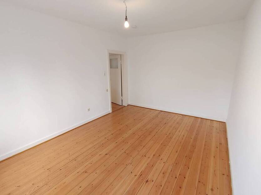 Nähe Stadtpark: Ruhige 4-Zimmer-Wohnung mit Süd-West-Loggia in 23568 Lübeck-St.Gertrud, Lutherstr.