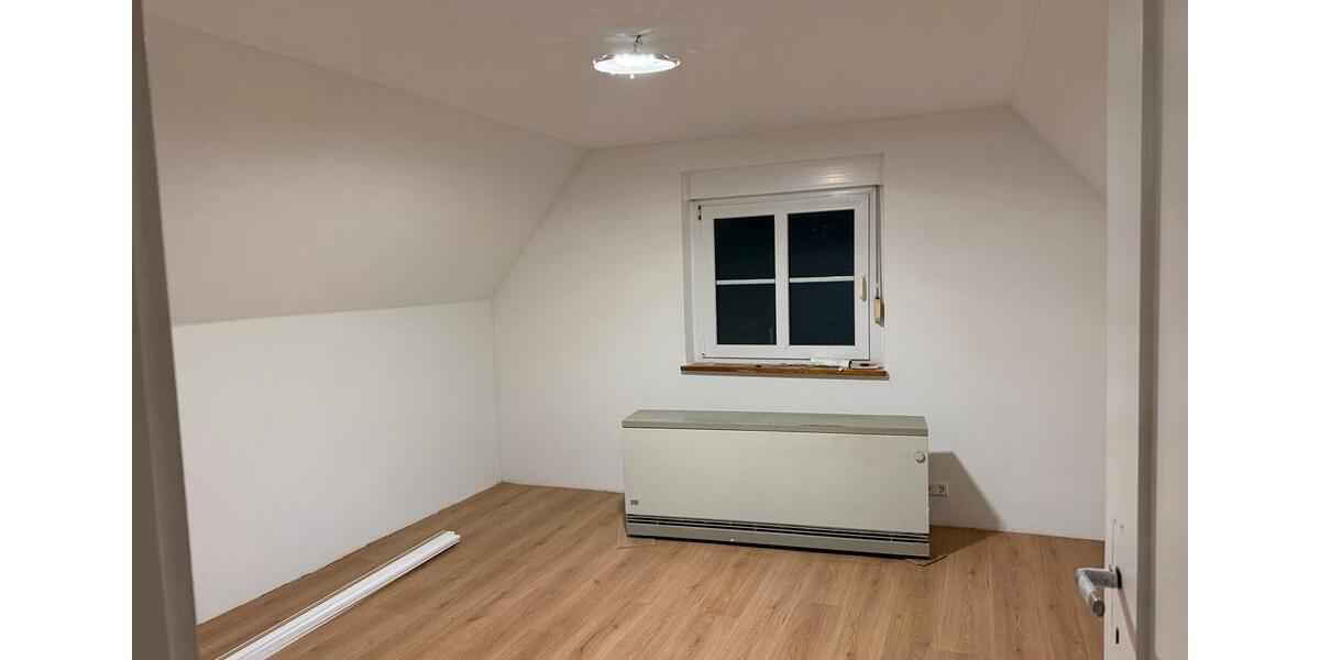 Etagenwohnung Aalen Ebnat - 7 Zimmer, 150 m&sup2;, 2.000&euro; | Angebot:25300800