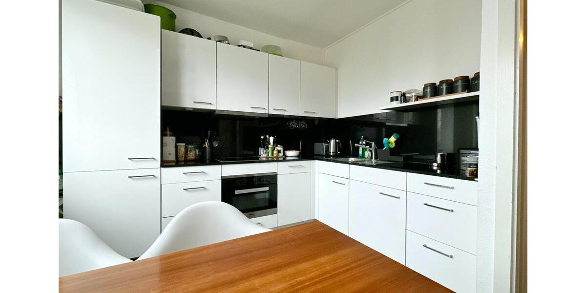 Helle 3-Zimmer-Wohnung mit hochwertiger Einbauküche und Süd-Loggia 3 zimmer