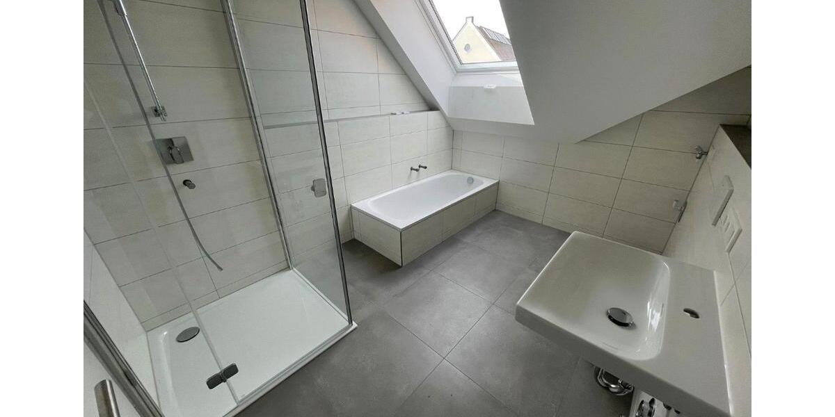 Dachgeschoßwohnung Essenbach - 4 Zimmer, 93 m&sup2;, 1.100&euro; | Angebot:26249069