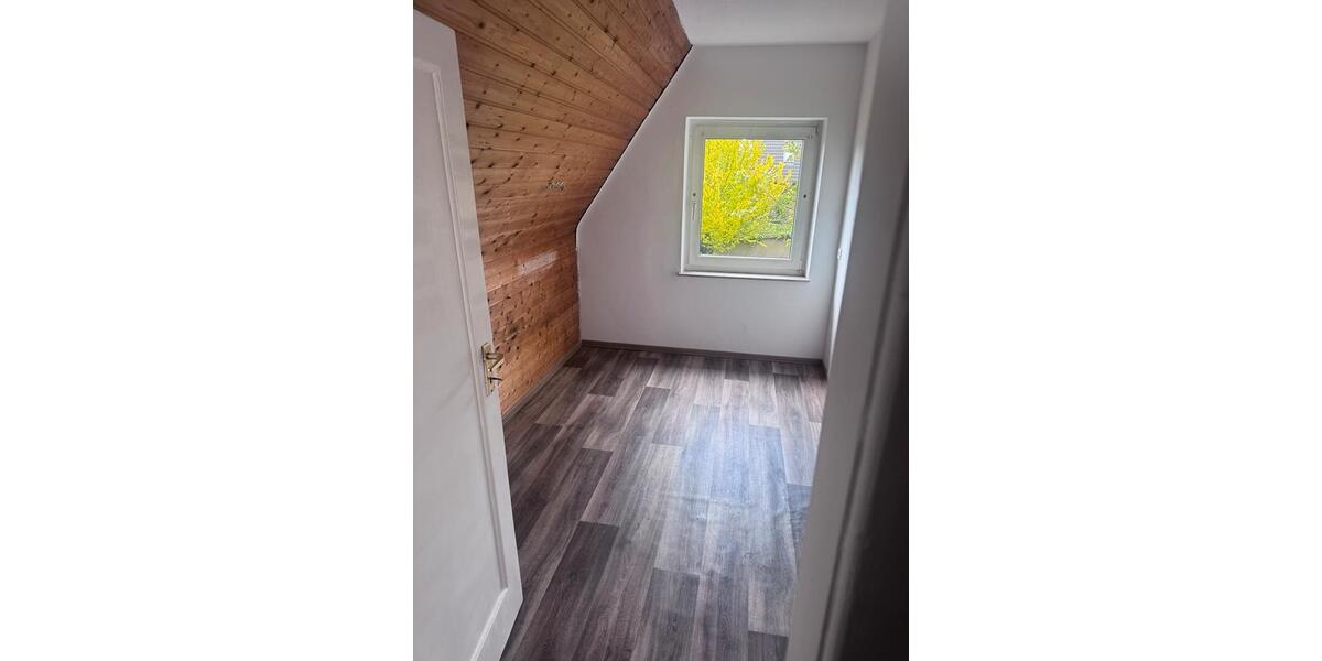 Etagenwohnung Hatten - 6 Zimmer, 130 m&sup2;, 1.130&euro; | Angebot:26564033