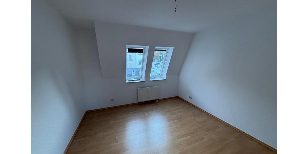 Superschöne, moderne DG-Wohnung mit Balkon und herrlichem Blick über Greiz 2 zimmer