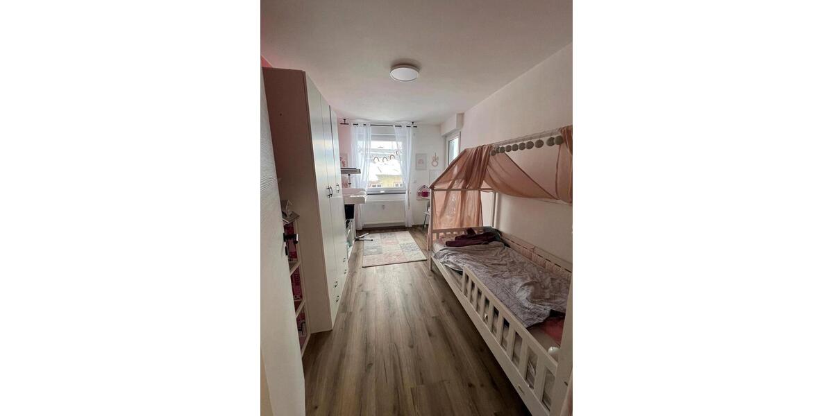 5 Zimmer Wohnung mit Balkon in ruhiger Lage OT von Flieden 2 zimmer