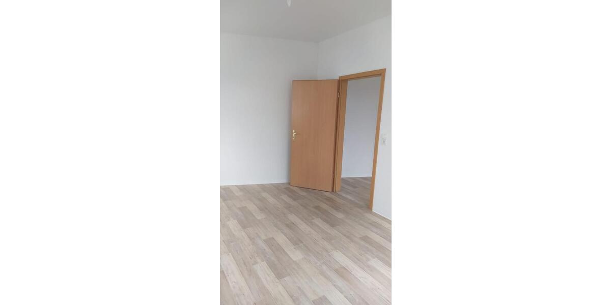 Erdgeschoßwohnung Gera Alt-Taubenpreskeln - 4 Zimmer, 105 m&sup2;, 600&euro; | Angebot:25959372