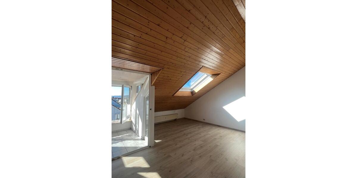 Dachgeschoßwohnung Fellbach Oeffingen - 4 Zimmer, 90 m&sup2;, 1.300&euro; | Angebot:26130840