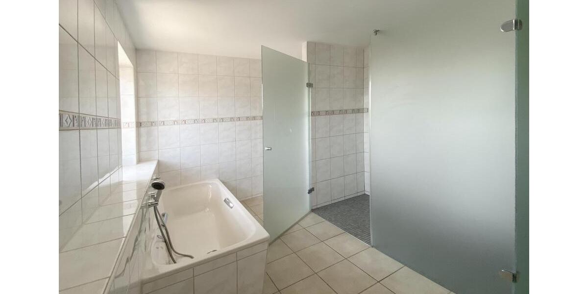 Dachgeschoßwohnung Speyer - 3 Zimmer, 116 m&sup2;, 1.400&euro; | Angebot:26615972