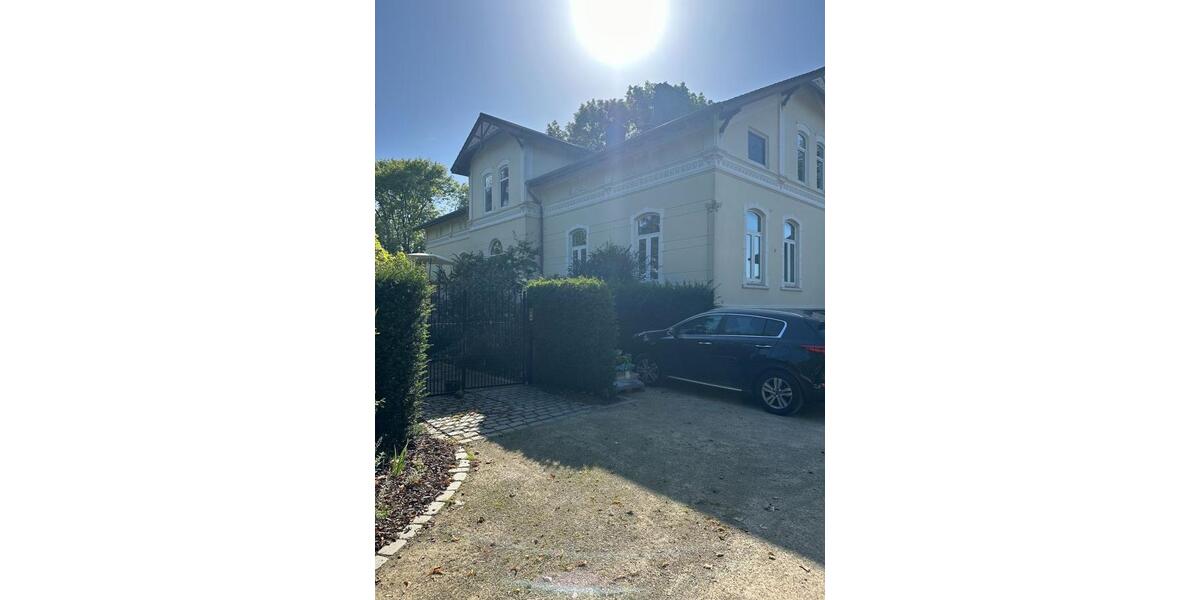 Lichtdurchflutete 3-Zimmer Wohnung in alter Villa in ruhiger Lage - Mehrfamilienhaus, Wohnhaus Loxstedt Fleeste | Angebot:27190206