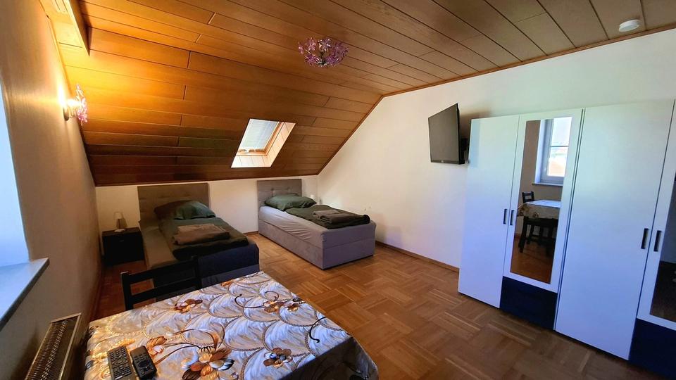 Dachgeschoßwohnung Neunburg vorm Wald - 4 Zimmer, 140 m&sup2;, 240&euro; | Angebot:25975839