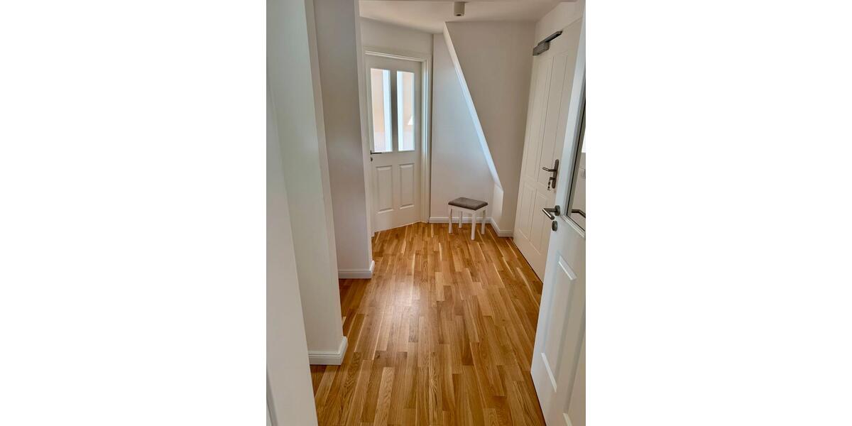 Dachgeschoßwohnung Werdau - 4 Zimmer, 112 m&sup2;, 925&euro; | Angebot:26587579