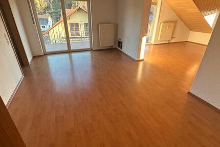 Wohnung Schmelz - 5 Zimmer, 140 m&sup2;, 1.050&euro; | Angebot:24409962