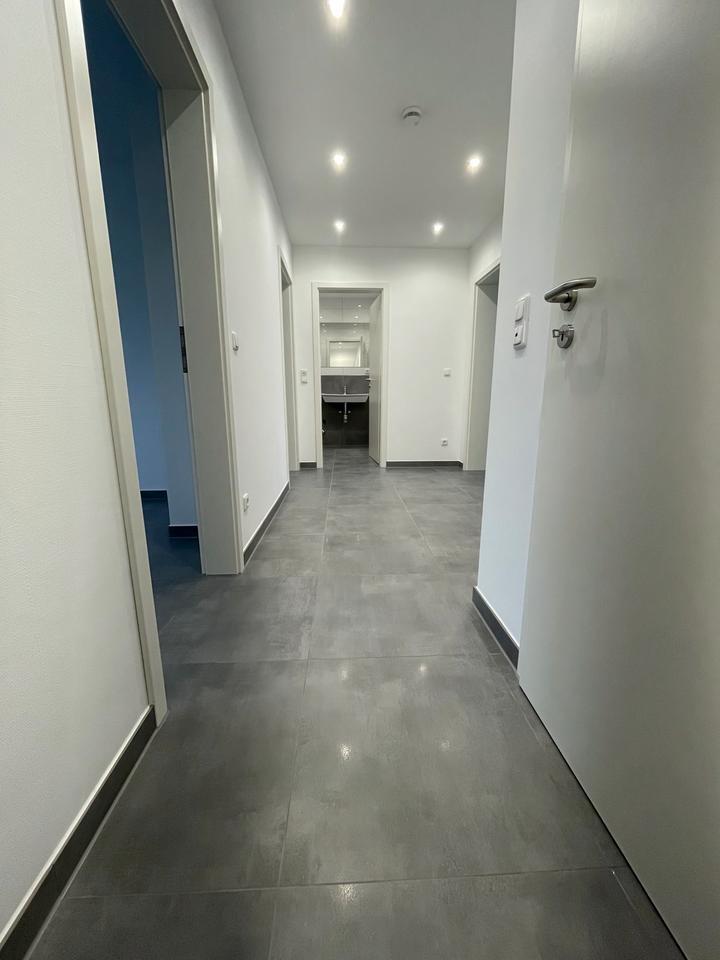 Helle 2 Zimmer Wohnung mit Einbauküche in Köln Ossendorf