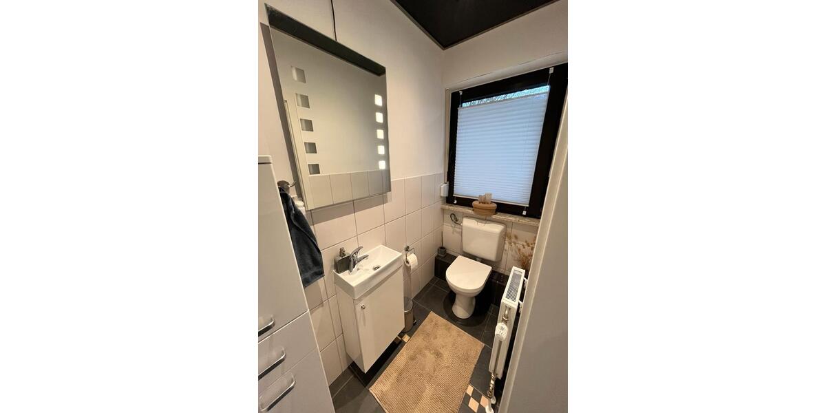 Einfamilienhaus Niedenstein - 5 Zimmer, 140 m&sup2;, 1.600&euro; | Angebot:25863168