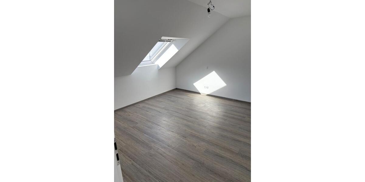 Dachgeschoßwohnung Bad Oeynhausen Dehme - 3 Zimmer, 121 m&sup2;, 1.290&euro; | Angebot:26578523