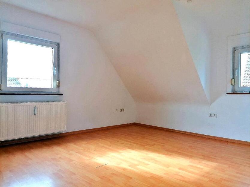 3-Zimmer DG Wohnung zimmer