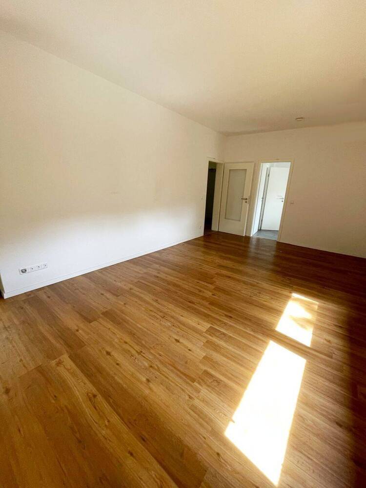 Moderne 2-Zimmer-Wohnung mit Terrasse und Blick ins Grüne, Wannenbad, separate Küche, Abstellraum