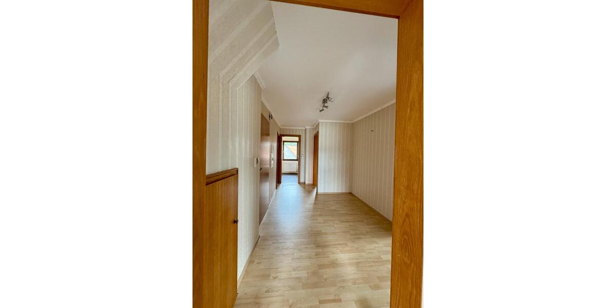 Dachgeschoßwohnung Hosenfeld - 3.5 Zimmer, 100 m&sup2;, 850&euro; | Angebot:26101308