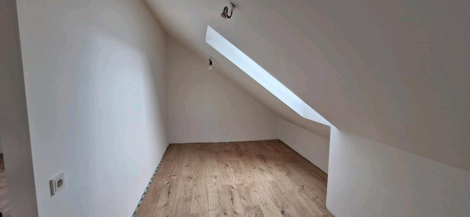 Dachgeschoßwohnung Burgkirchen an der Alz - 2.5 Zimmer, 65 m&sup2;, 1.040&euro; | Angebot:26478532