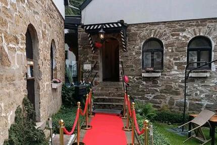 Haus Radevormwald - 8 Zimmer, 350 m&sup2;, 3.500&euro; | Angebot:25957722