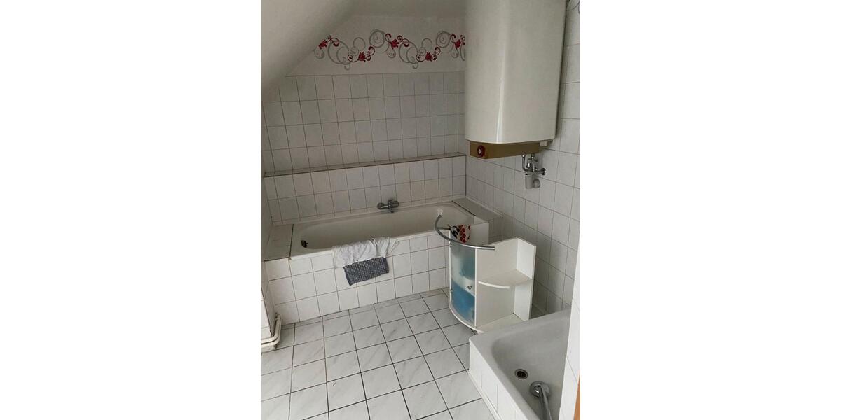 Dachgeschoßwohnung Lüder - 4 Zimmer, 116 m&sup2;, 950&euro; | Angebot:25903337