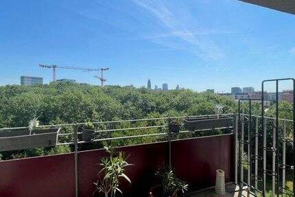 Viel Platz mit Skylineblick + EBK + Parkett + TG 4 zimmer