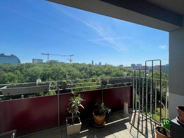 Viel Platz mit Skylineblick + EBK + Parkett + TG 4 zimmer