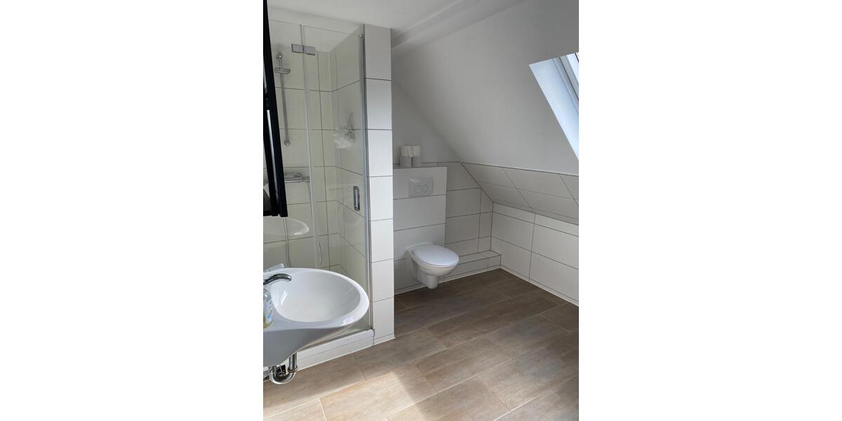 Dachgeschoßwohnung Nordenham - 3 Zimmer, 110 m&sup2;, 700&euro; | Angebot:25989960