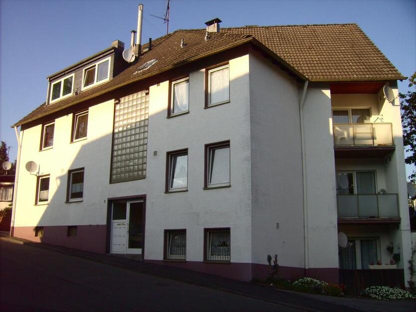 ### tolle 2 Zimmer DG Wohnung ab 01.10. mit Küche+Möbel