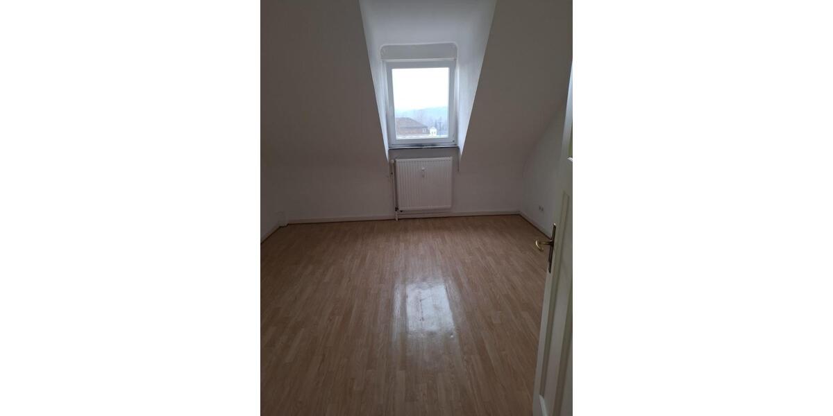 Dachgeschoßwohnung Bous - 3 Zimmer, 90 m&sup2;, 600&euro; | Angebot:24627985