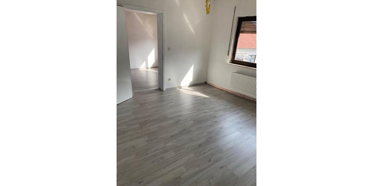 Etagenwohnung Faulbach - 4 Zimmer, 90 m&sup2;, 890&euro; | Angebot:25839207