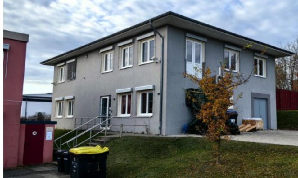 Büro + Lager + Parkplatz zimmer