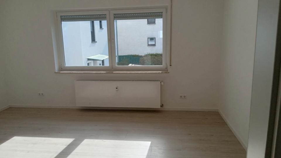 Etagenwohnung Hofheim am Taunus - 3 Zimmer, 93 m&sup2;, 1.200&euro; | Angebot:26015737